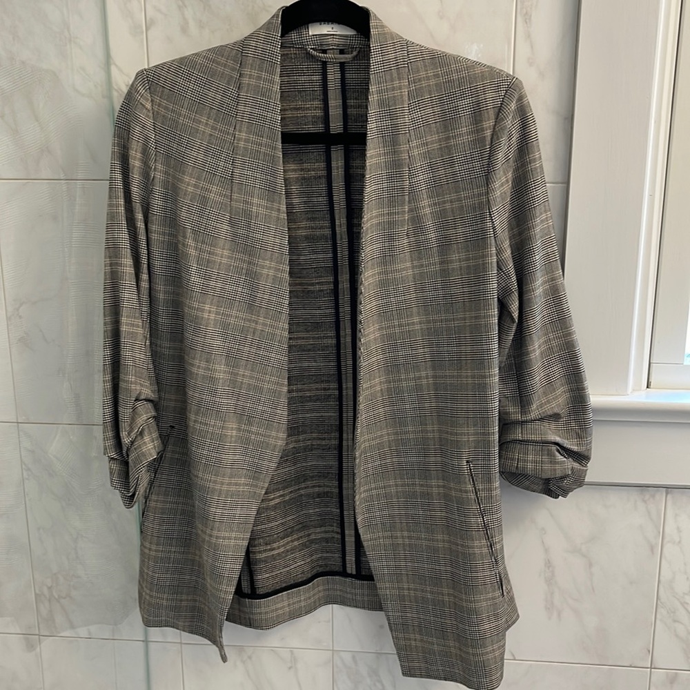Aritzia Babaton Ruched sleeve blazer - size 2